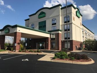 Hotel Wingate By Wyndham Louisville East