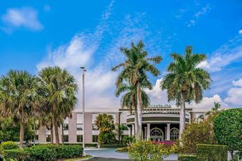 Hotel La Quinta Inn & Suites By Wyndham Naples Downtown