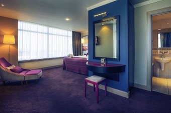 Mercure Cardiff Holland House Hotel & Spa