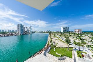 Hotel Renaissance Cancun Resort & Marina