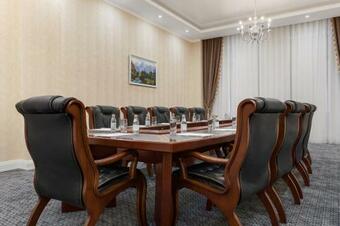 Hotel Ramada By Wyndham Shymkent