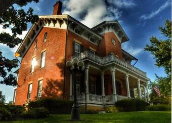 Bed & Breakfast Victorian Mansion