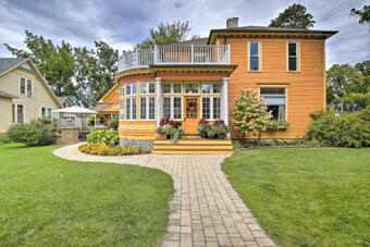 Classic Sturgeon Bay Home, Walk To Waterfront