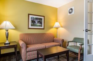 Clarion Hotel & Suites Hamden